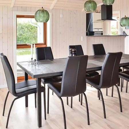 3 Bedroom Beautiful In Ferienhaus *