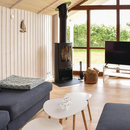 3 Bedroom Beautiful In Nordenbro Vesteregn